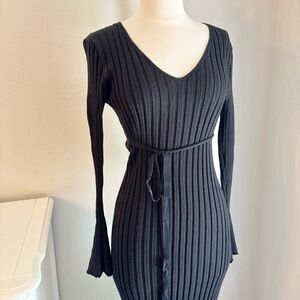 Black Ribbed Knit Tie Waist V-neck Long Sleeved Maxi Black, Small